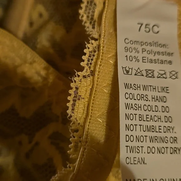 Elegant Cream and Blue Lace Lingerie Set - Picture 7 of 7